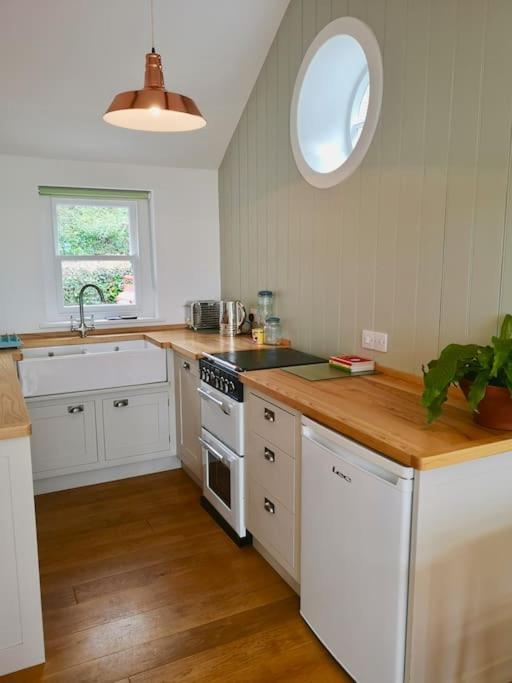 The Little Post House. A Perfect Village Retreat, With Stunning Views. Boscastle Bagian luar foto